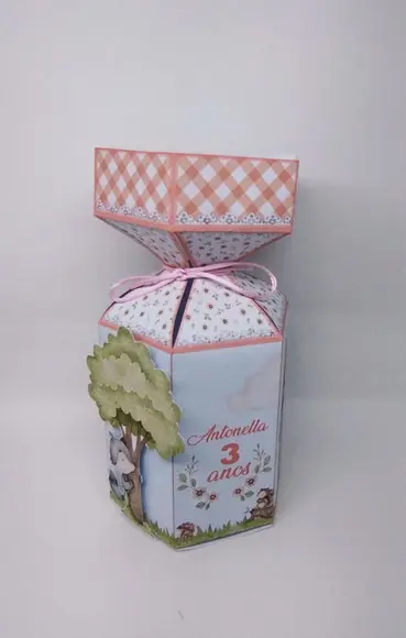 Caixa Meia Bala da Chapéuzinho Vermelho com Aplique em 3d.
