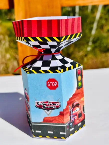 Caixa Meia Bala Relâmpago Mcqueen-carros