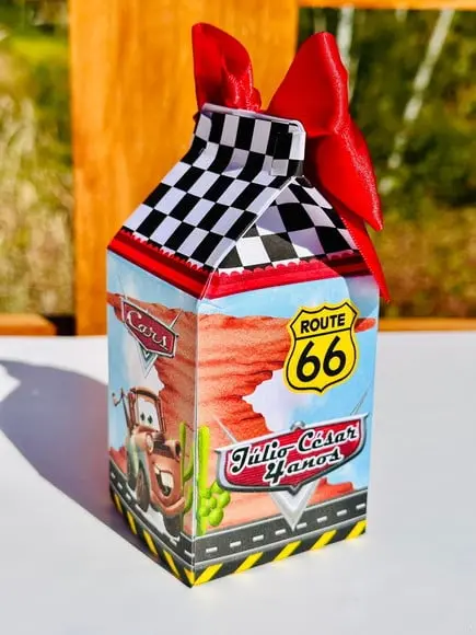 Caixa Milk do Relâmpago Mcqueen-carros
