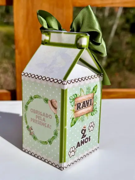 Caixa Milk do Safari Menino em Aquarela