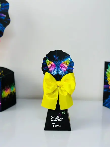 Caixa Pirâmide / Cone de Neon