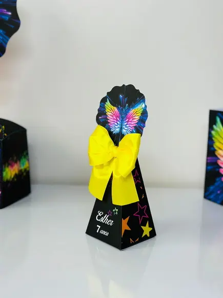 Caixa Pirâmide / Cone de Neon