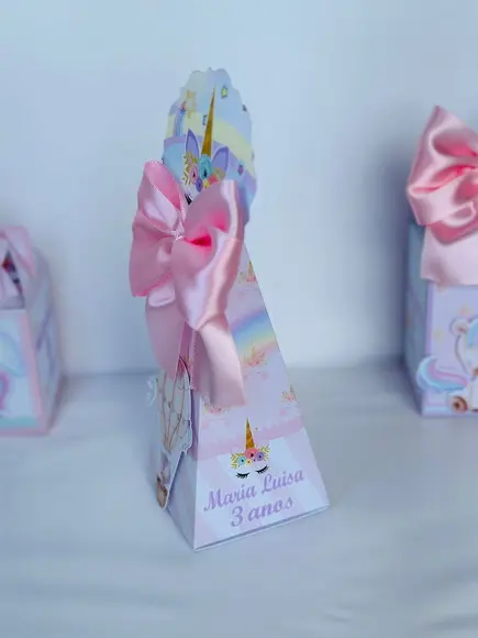 Caixa Pirâmide / Cone do Unicornio com Aplique em 3d