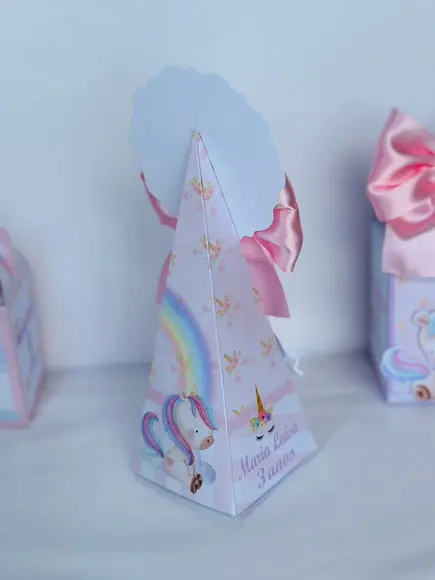 Caixa Pirâmide / Cone do Unicornio com Aplique em 3d
