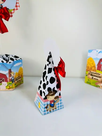 Caixa Pirâmide / Cone Fazendinha Menino