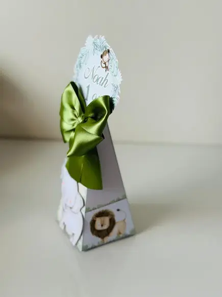 Caixa Pirâmide do Safari em Aquarela com Aplique em 3d.