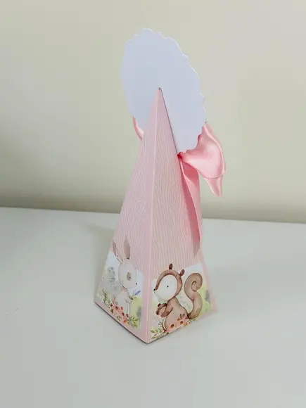 Caixa Pirâmide/ Cone do Bosque com Aplique em 3d