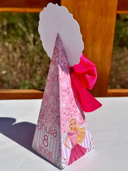 Caixa Pirâmide/cone da Barbie