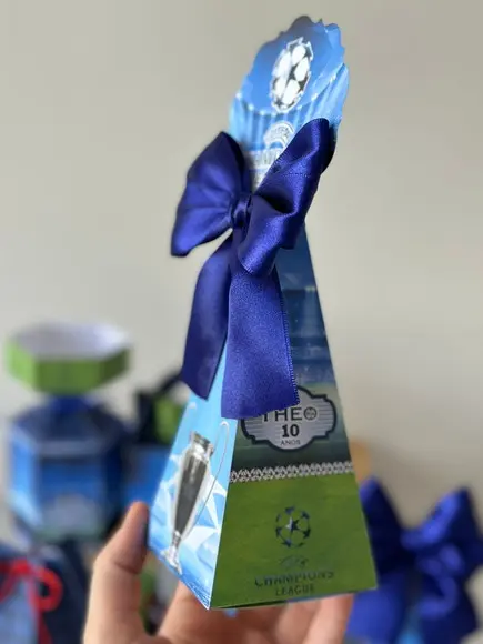Caixa Pirâmide/cone para Festa Liga dos Campeões