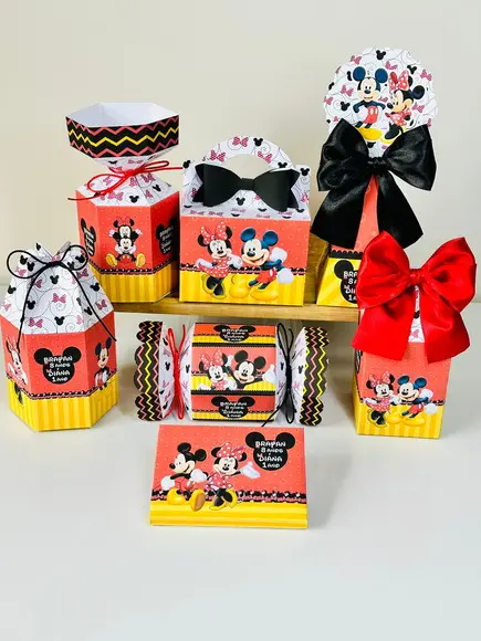 Kit 21 Caixas do Tema Mickey e Minnie