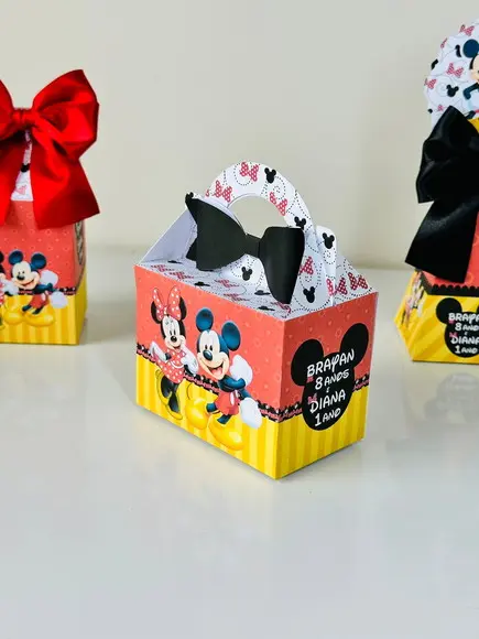 Kit 21 Caixas do Tema Mickey e Minnie