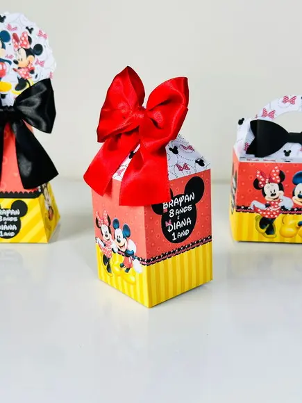 Kit 21 Caixas do Tema Mickey e Minnie