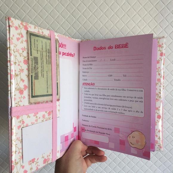 Kit caderneta vacina e certidao floral com renda 006