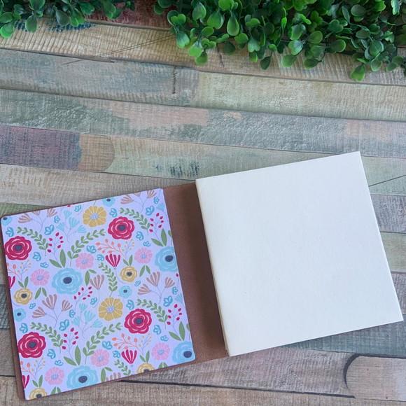 Mini Caderno Artesanal em Couro Natural 13x13 cm | 120 Páginas