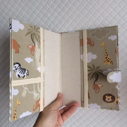 Kit Capa para Caderneta de Vacinação e Porta Passaporte