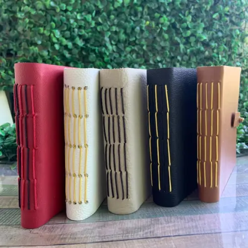 Mini Caderno Artesanal em Couro Natural 13x13 cm | 120 Páginas