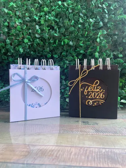 Mini Calendário Personalizado com Caixa 8x9 cm | Brinde Corporativo Premium - Kit com 30 Unidades