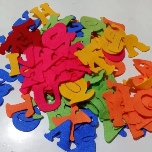 78 letras alfabeto em feltro - 3cm