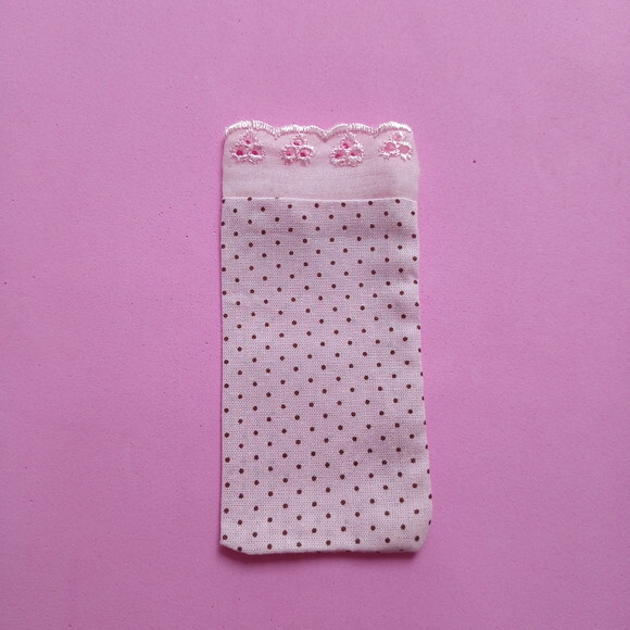 Saquinho Algodão Rosa Bolinha Marrom com Renda 6x11cm