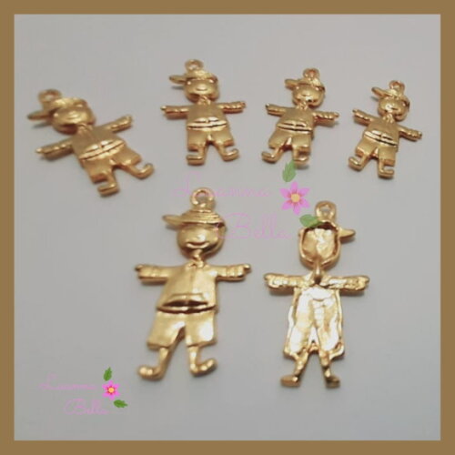 Pingente De Metal Menininho na cor Dourado - pcts c/6unds