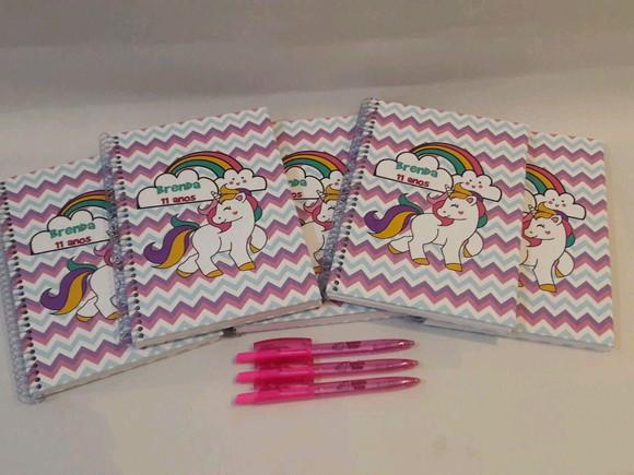 caderno personalizado e caneta
