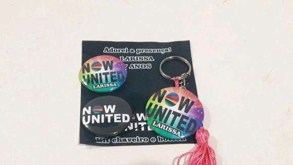 Lembrancinha Now United _ Kit Chaveiro + Botton