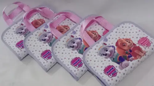 Lembrancinha skye - lousa de tecido