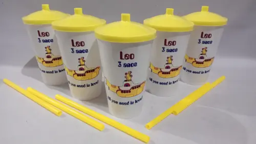 Lembrancinha Yellow Submarino - Copo com canudo