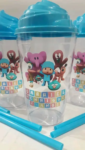 Copo com canudo pocoyo