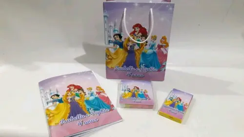 kit colorir com massinha e sacola princesas