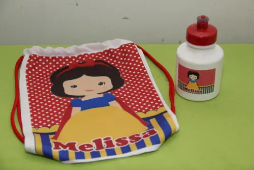 Lembrancinha Branca de Neve _ Mochila Saco + Squezze