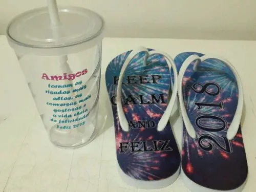 Presente personalizado - Chinelo + copo personalizado