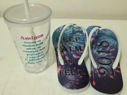 Presente personalizado - Chinelo + copo personalizado