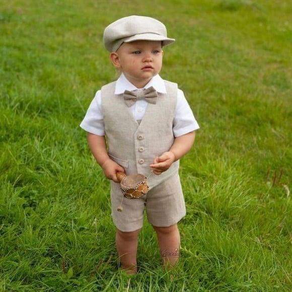 Roupa Pajem Bege Colete Boina Camisa Bermuda