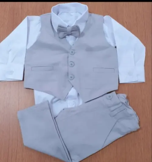 Colete Cinza Pajem Calça Camisa Gravata