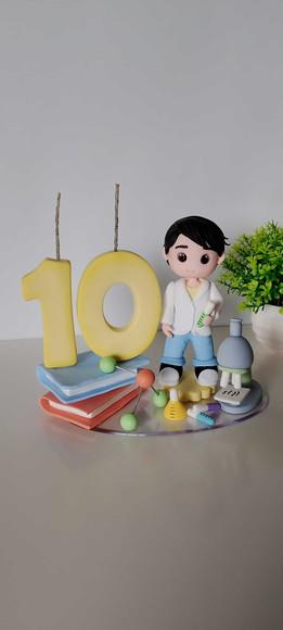 Topo de Bolo em Biscuit Cientista Personalizado