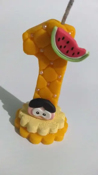 Vela em Biscuit Personalizada Magali