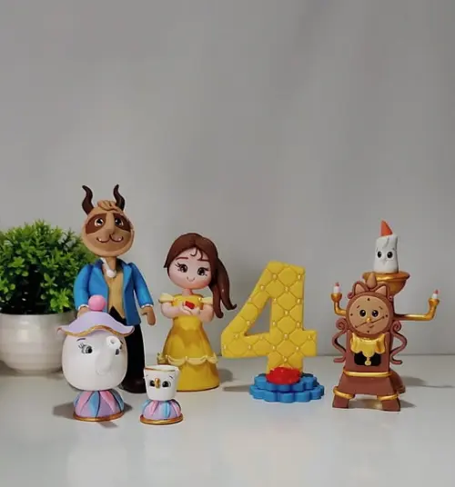 Kit em Biscuit a Bela e a Fera com Vela Numérica
