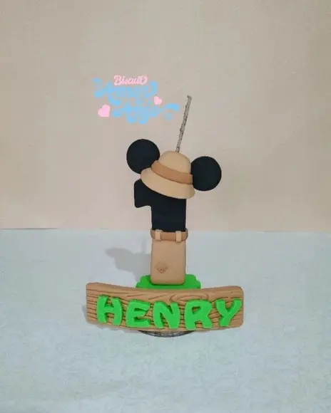 Vela em Biscuit Personalizada Mickey Safari