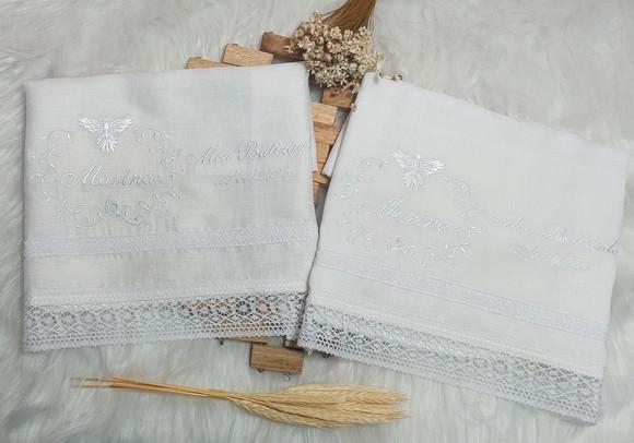Kit Toalha e Fralda Batizado Floral Delicada Bordada