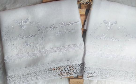 Kit Toalha e Fralda Batizado Floral Delicada Bordada