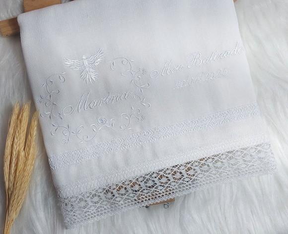 Kit Toalha e Fralda Batizado Floral Delicada Bordada