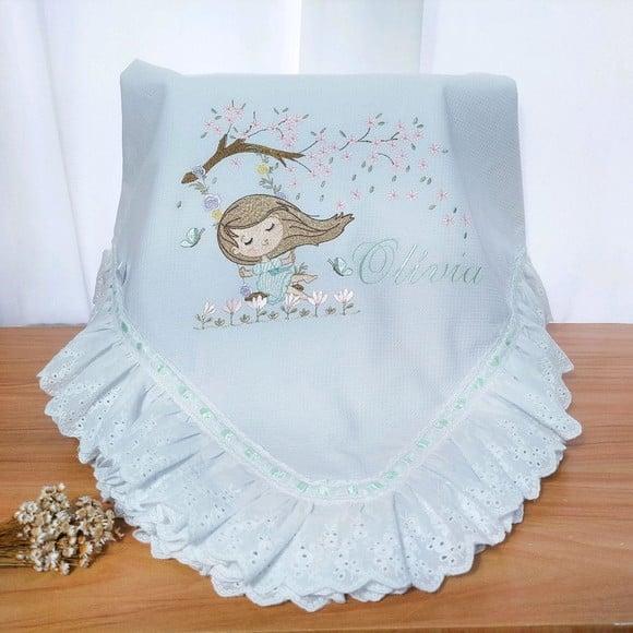 Manta Piquet Luxo com Bordado Inglês Bebê Floral Boneca