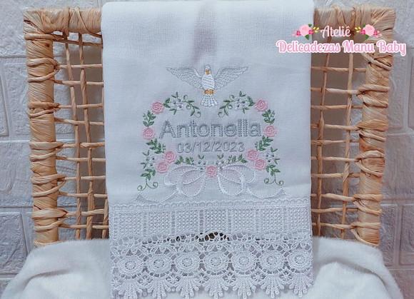 Toalha Batizado e Fralda Floral Delicada Bordada