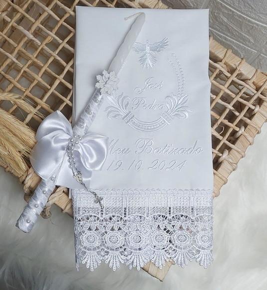 Toalha Batizado Espírito Santo Branco Delicado + Vela