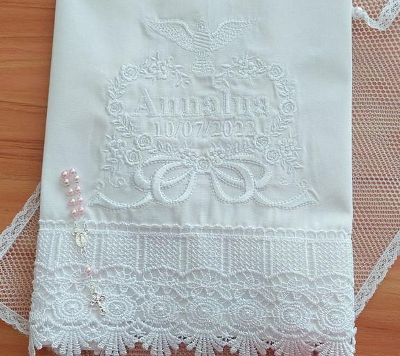 Toalha Batizado Floral Branco Delicado + Vela Batizado