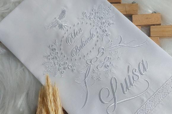 Toalha Batizado Floral Delicado Espírito Bordado