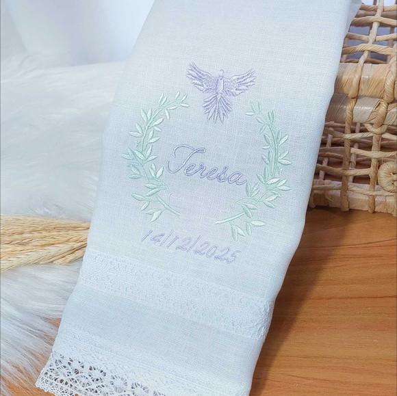 Toalha Batizado Linho Floral Delicado Bordada