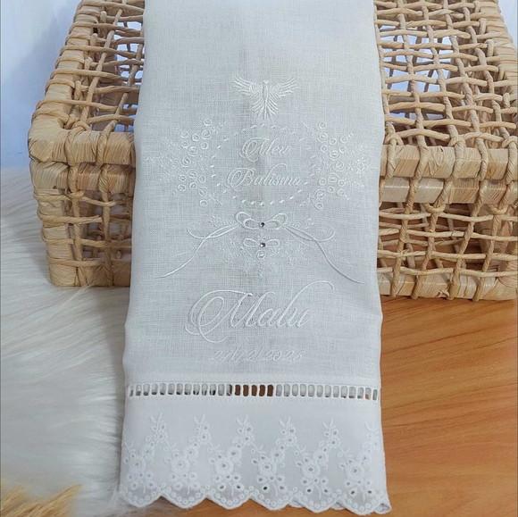 Toalha Batizado Linho Floral Delicado Bordada