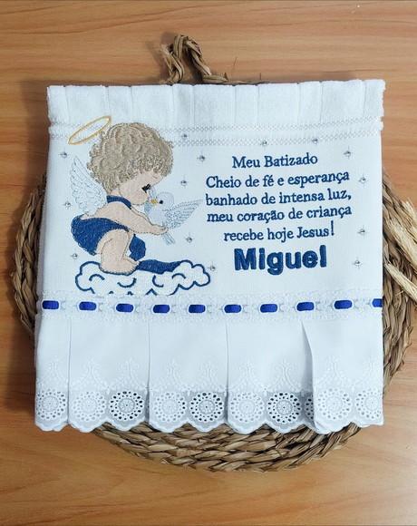 Toalha bordada batizado